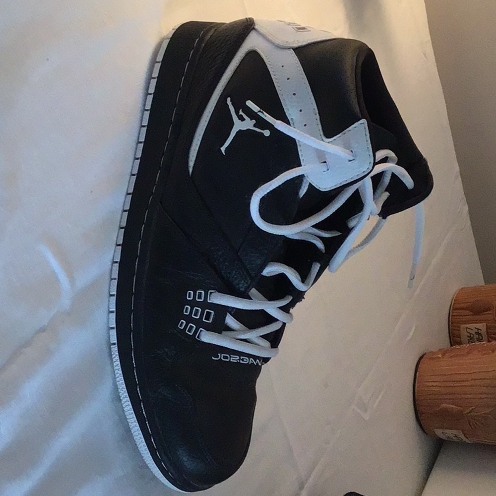 Mens 10.5 Jordan-Nike